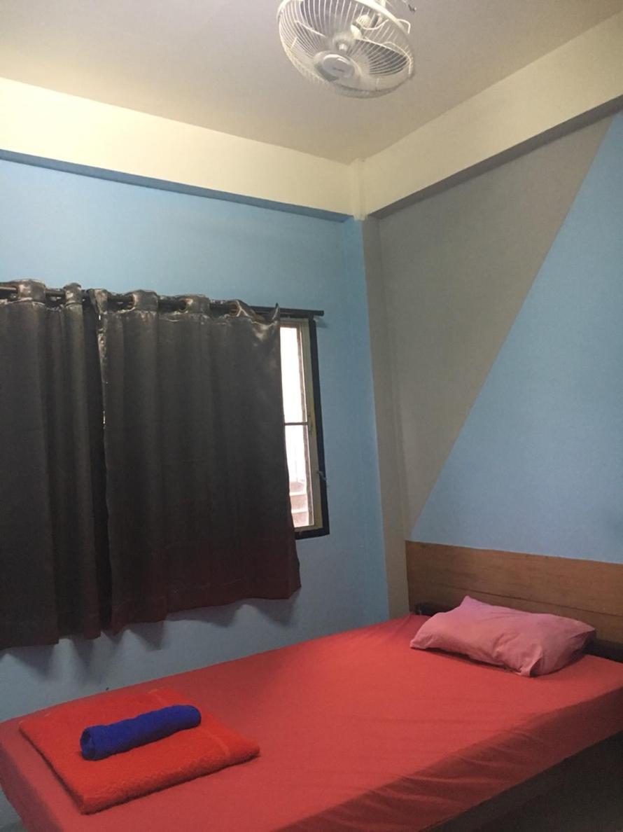 One Isra Hostel Chiang Mai Bagian luar foto