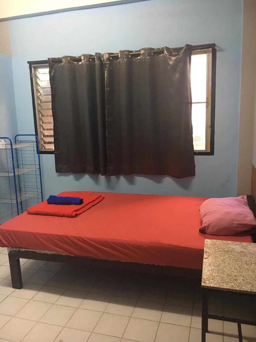 One Isra Hostel Chiang Mai Bagian luar foto