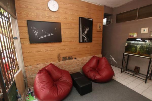 One Isra Hostel Chiang Mai Bagian luar foto
